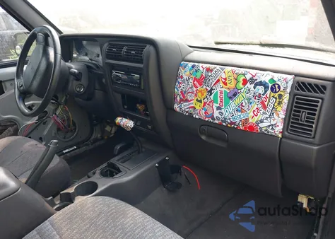 2001 Jeep Cherokee Sport z USA, uszkodzony, nr VIN 1J4FF48SX1L538429